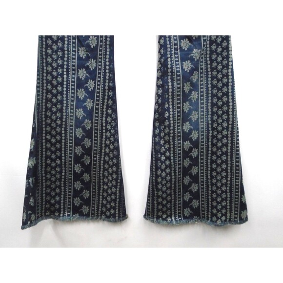 FREE PEOPLE MANTRA Bali Pattern Womens Size 28 (32x34) BELL BOTTON Flare Jeans - Picture 10 of 11
